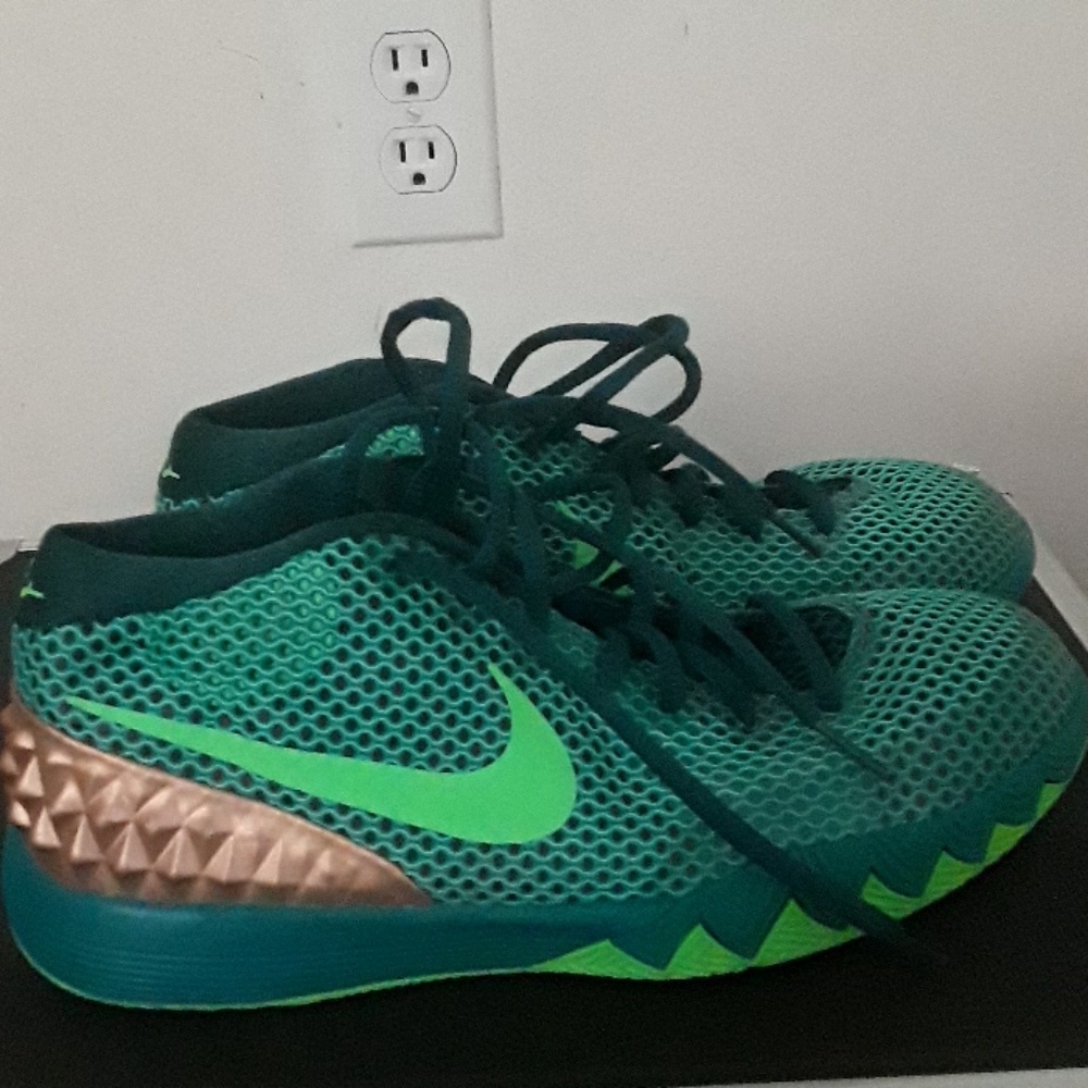 Kyrie 1